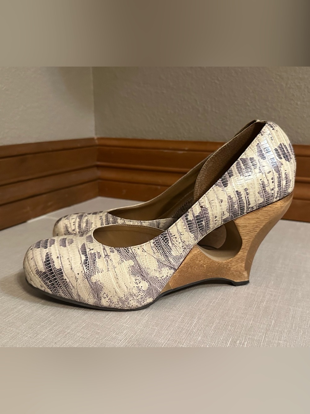 Anthropologie Schuler & Sons Wedge Heels 9.5 Lizard Print Cutout Pumps